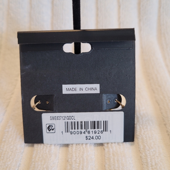 Steve Madden Women's Chain and Casted Stone "C" Letter Initial Earrings … - Picture 4 of 4